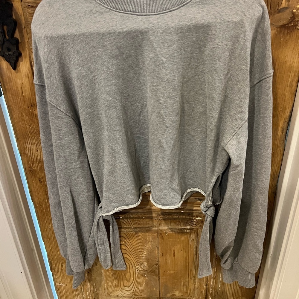 Free movement Gray Cropped Sweatshirt with Side Ties